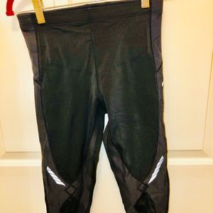 CW-X Stabilyx Joint Support 3/4 Compression Capri